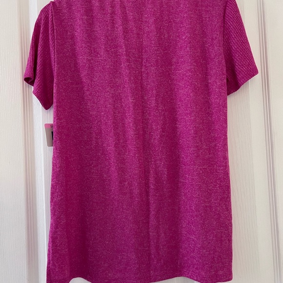 NWT Natori short sleeved pull over top. Small neck with ribbed sleeves. Small - Picture 4 of 8